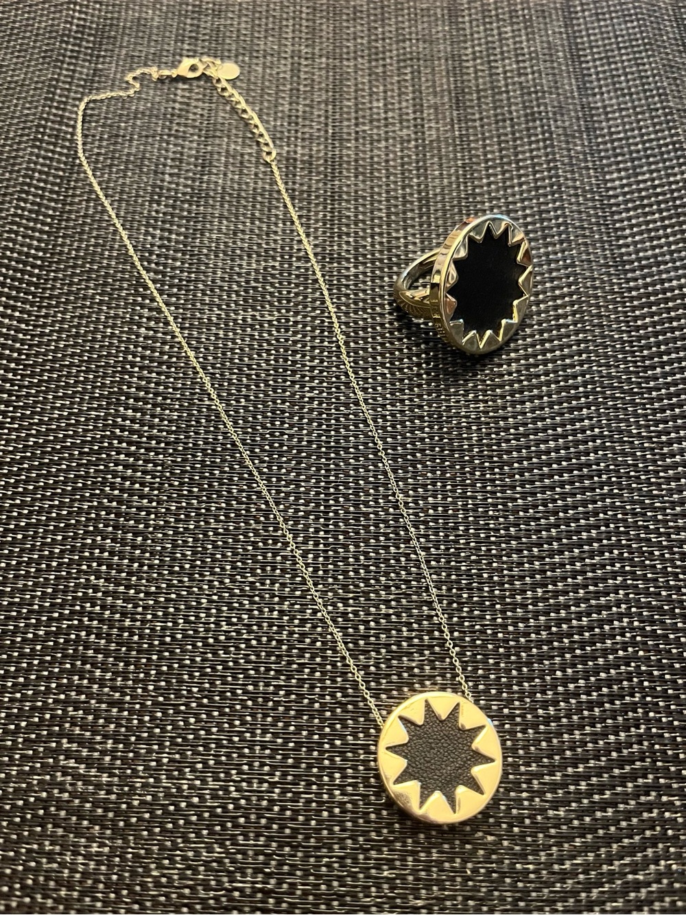 House of Harlow 1960 sunburst pendant necklace & ring - Picture 2 of 3